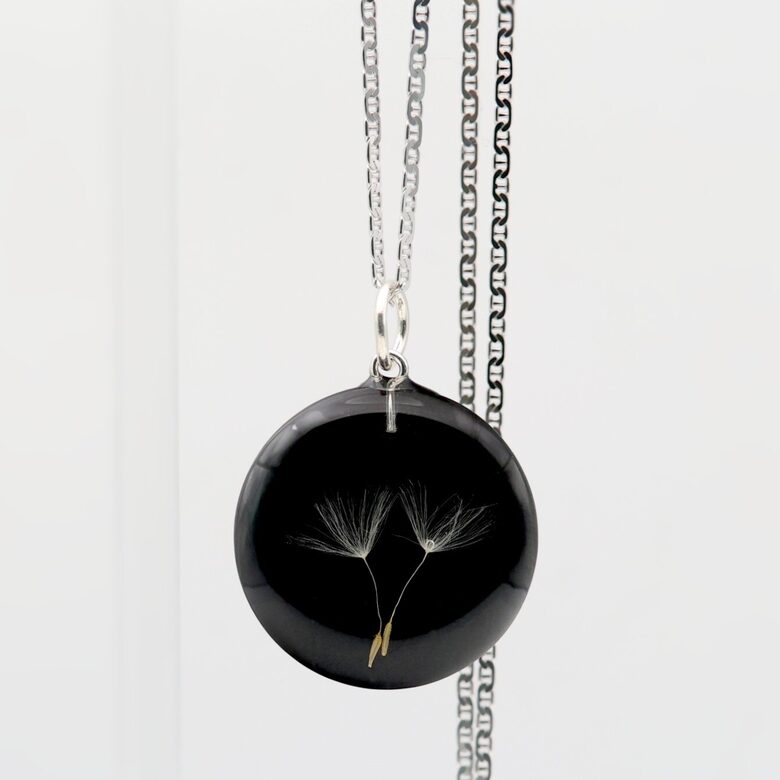 Kaklarota Pieneņpūkas, melna. Sudrabs.